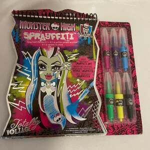 Monster High Sprayffiti Spray‎ Paint Portfolio Kit New
